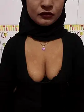 Itz Mayra  online show from November 2025 10:37:01 AM