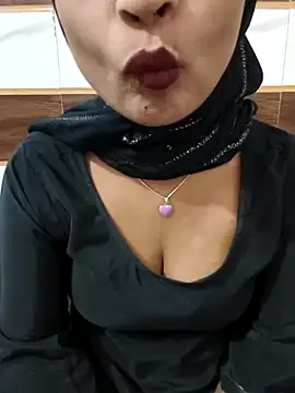 Itz Mayra  online show from November 2025 05:55:03 AM