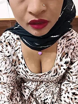 Itz Mayra  online show from November 2025 06:28:01 AM