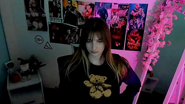 NeyliDream online show from December 2025 01:37:01 PM