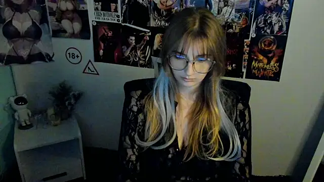 Snapshot of NeyliDream chatting on October 2025 12:13:02 PM NeyliDream online show from October 2025 12:13:02 PM