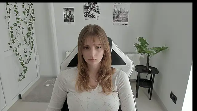 Snapshot of NeyliDream chatting on May 2026 12:44:01 PM NeyliDream online show from May 2026 12:44:01 PM