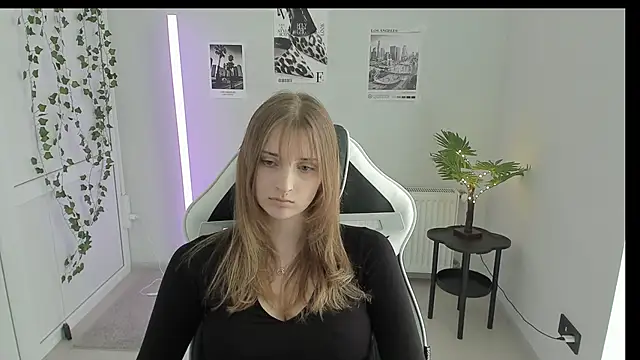 Snapshot of NeyliDream chatting on May 2026 12:58:01 PM NeyliDream online show from May 2026 12:58:01 PM