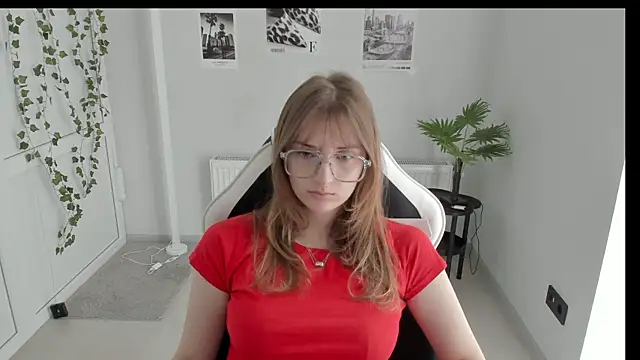 Snapshot of NeyliDream chatting on May 2026 12:02:01 PM NeyliDream online show from May 2026 12:02:01 PM
