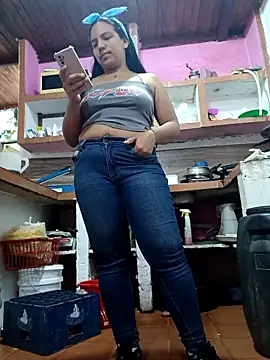 girlpee online show from November 2025 12:20:01 PM