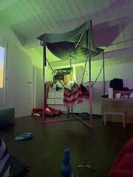 Malcom2f online show from April 2026 06:42:01 AM