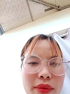 Huyen x online show from April 2026 05:14:02 AM