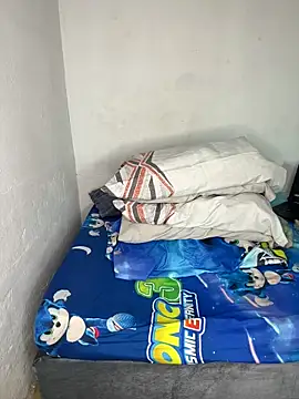 Yasmine  Hayat online show from December 2025 01:22:02 PM