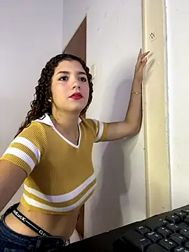 Fiorela 1 online show from October 2025 06:19:01 PM