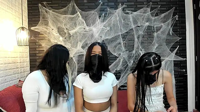 ElJardinEspanol online show from October 2025 01:45:02 PM