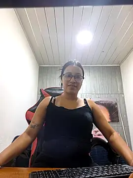 Snapshot of susan_mooree chatting on December 2025 09:05:01 PM susan mooree online show from December 2025 09:05:01 PM