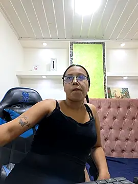 Snapshot of susan_mooree chatting on November 2025 07:07:02 PM susan mooree online show from November 2025 07:07:02 PM