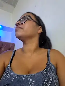 Snapshot of susan_mooree chatting on November 2025 07:07:01 PM susan mooree online show from November 2025 07:07:01 PM