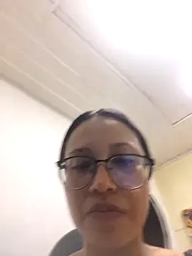 Snapshot of susan_mooree chatting on December 2025 07:34:02 PM susan mooree online show from December 2025 07:34:02 PM