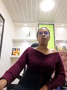 Snapshot of susan_mooree chatting on November 2025 07:25:01 PM susan mooree online show from November 2025 07:25:01 PM