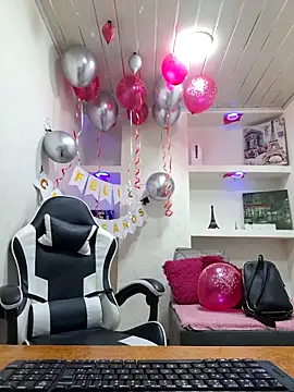 Snapshot of susan_mooree chatting on November 2025 11:25:01 AM susan mooree online show from November 2025 11:25:01 AM