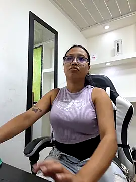 Snapshot of susan_mooree chatting on November 2025 06:41:02 PM susan mooree online show from November 2025 06:41:02 PM