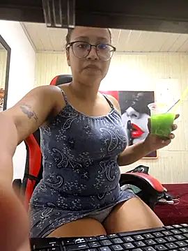 Snapshot of susan_mooree chatting on December 2025 07:24:01 PM susan mooree online show from December 2025 07:24:01 PM