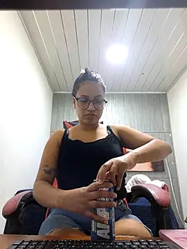 Snapshot of susan_mooree chatting on December 2025 07:15:01 PM susan mooree online show from December 2025 07:15:01 PM