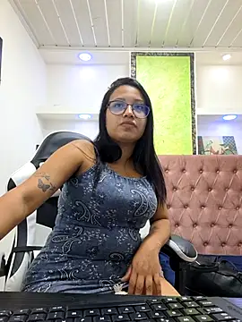 Snapshot of susan_mooree chatting on November 2025 07:03:01 PM susan mooree online show from November 2025 07:03:01 PM