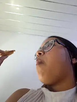 Snapshot of susan_mooree chatting on November 2025 08:52:02 PM susan mooree online show from November 2025 08:52:02 PM