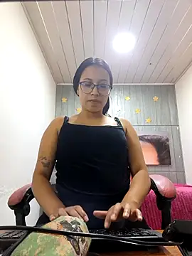 Snapshot of susan_mooree chatting on December 2025 06:24:01 PM susan mooree online show from December 2025 06:24:01 PM