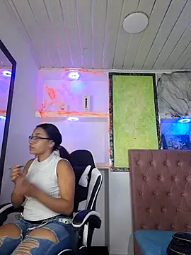 Snapshot of susan_mooree chatting on October 2025 06:08:01 PM susan mooree online show from October 2025 06:08:01 PM