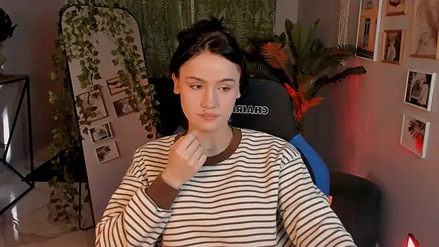 MonicaFarmer online show from April 2026 05:57:02 AM