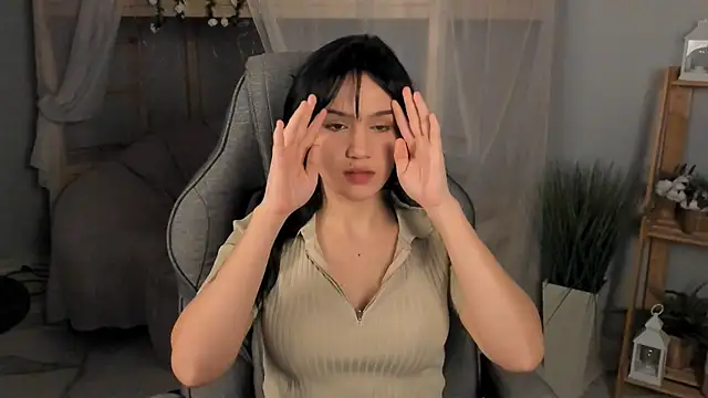 MonicaFarmer online show from November 2025 05:47:01 PM