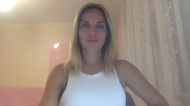 KarelliaStar online show from September 2025 07:03:01 PM