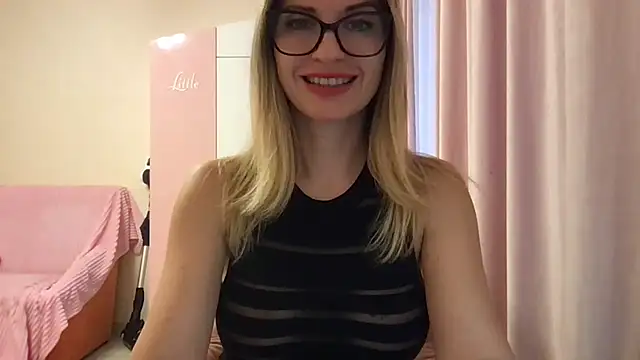 Snapshot of KarelliaStar chatting on May 2026 03:52:02 PM KarelliaStar online show from May 2026 03:52:02 PM