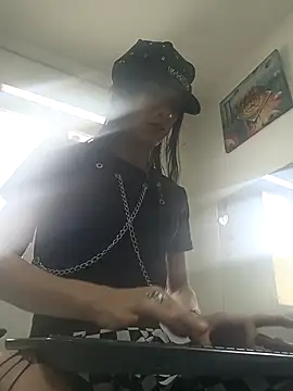 Charlotte Landry   online show from November 2025 06:51:02 PM