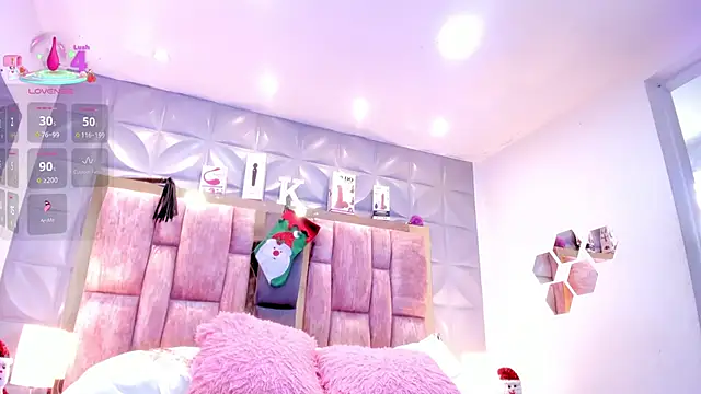 Charlotte Landry   online show from December 2025 04:28:02 PM