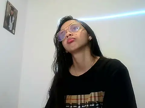 lucy babyy online show from October 2025 01:30:02 PM