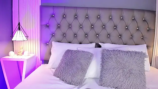 LunaBloomn online show from March 2026 05:03:01 PM