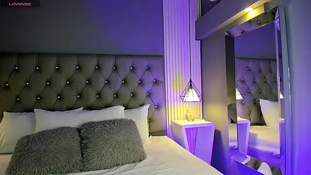 Snapshot of LunaBloomn chatting on November 2025 05:02:01 PM LunaBloomn online show from November 2025 05:02:01 PM