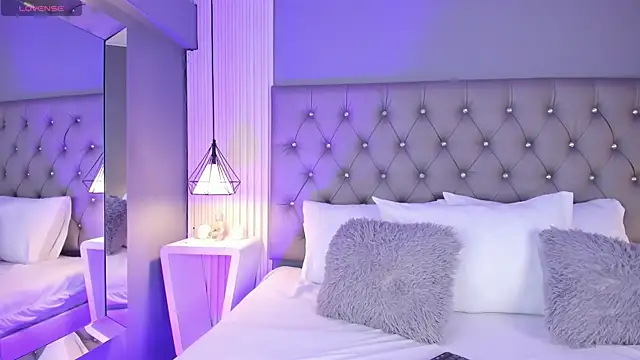 LunaBloomn online show from January 2026 05:09:02 PM