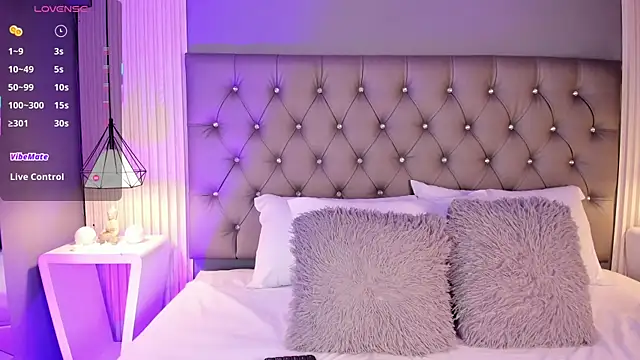 LunaBloomn online show from March 2026 05:07:01 PM