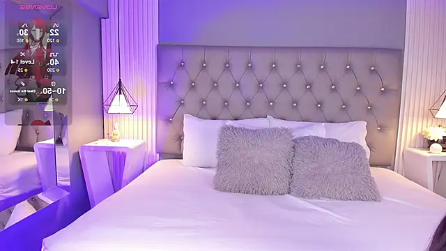 LunaBloomn online show from December 2025 05:06:02 PM