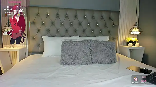 Snapshot of LunaBloomn chatting on November 2025 05:06:02 PM LunaBloomn online show from November 2025 05:06:02 PM