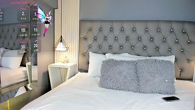 Snapshot of LunaBloomn chatting on November 2025 05:07:01 PM LunaBloomn online show from November 2025 05:07:01 PM