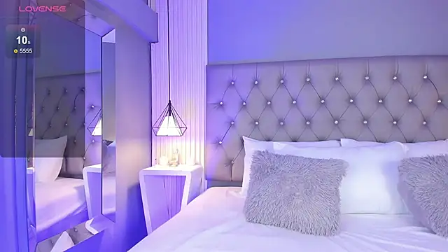 LunaBloomn online show from January 2026 05:07:02 PM