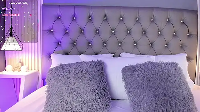 LunaBloomn online show from March 2026 05:04:01 PM