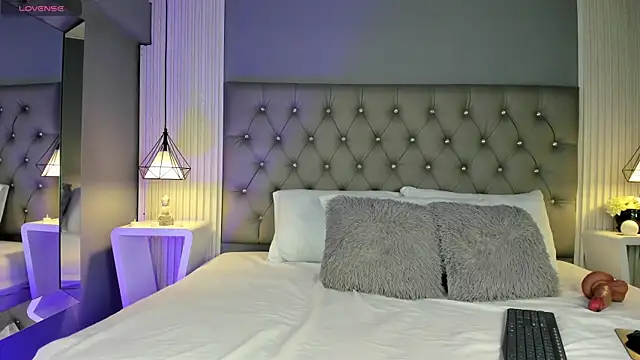 Snapshot of LunaBloomn chatting on November 2025 05:01:01 PM LunaBloomn online show from November 2025 05:01:01 PM