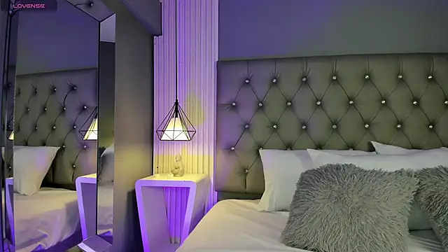 LunaBloomn online show from January 2026 05:06:01 PM