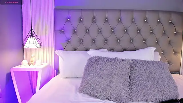 LunaBloomn online show from March 2026 05:07:02 PM