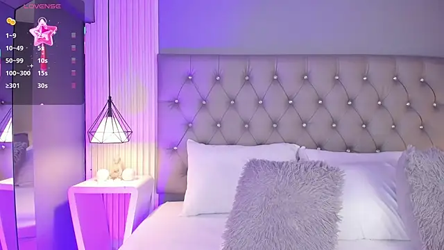 LunaBloomn online show from February 2026 05:02:02 PM