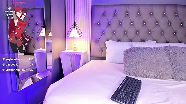 Snapshot of LunaBloomn chatting on November 2025 05:12:02 PM LunaBloomn online show from November 2025 05:12:02 PM