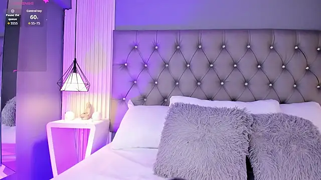 LunaBloomn online show from February 2026 05:02:01 PM