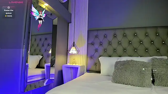 Snapshot of LunaBloomn chatting on November 2025 05:06:02 PM LunaBloomn online show from November 2025 05:06:02 PM